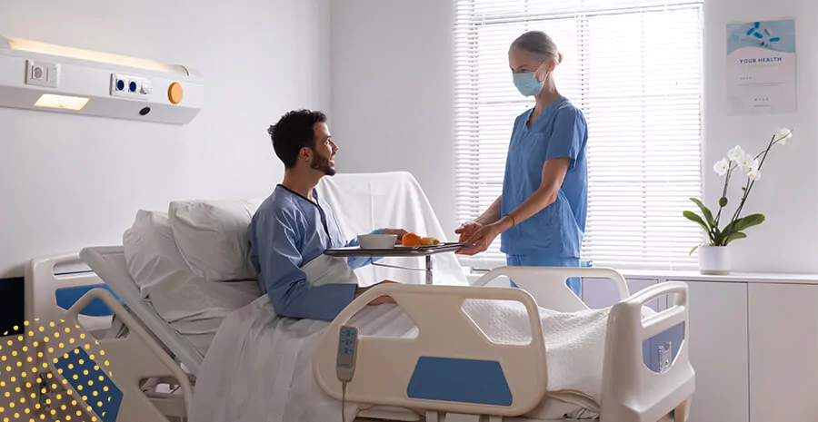 imagem de um paciente em uma cama de hospital  conversando com uma enfermeira